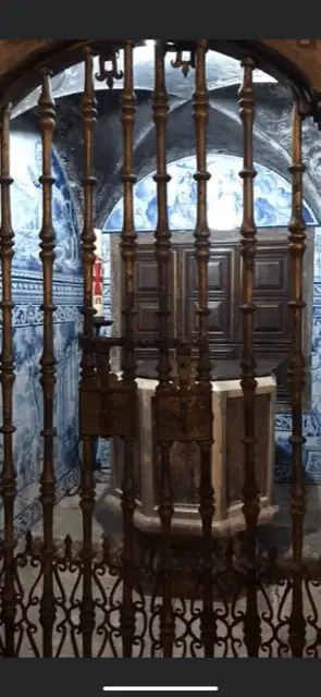 Baptismal Font, Cathedral de Sé, Lisbon Portugal, lisbontravelideas.com