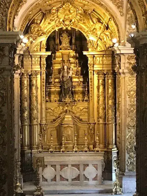 Altar in the Igreja da Madre de Deus, today part of the National Tile Museum (museu Nacional do Azulejo) in Lisbon, Portugal