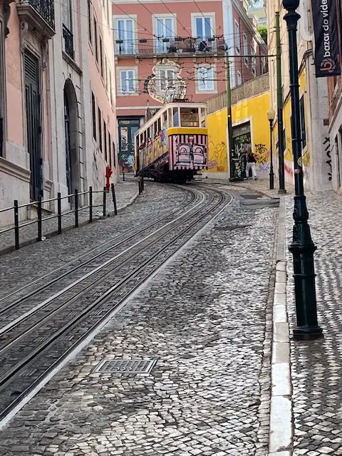 Lisbon's Ascensor da Glória climbing the Calçada de Glória