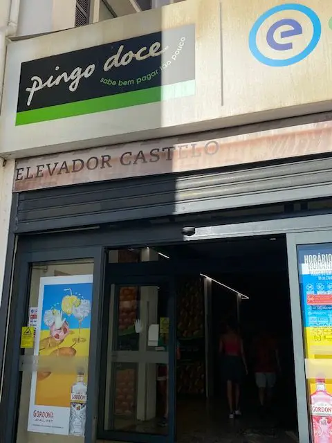 This Pingo Doce supermarket hides a free public elevator