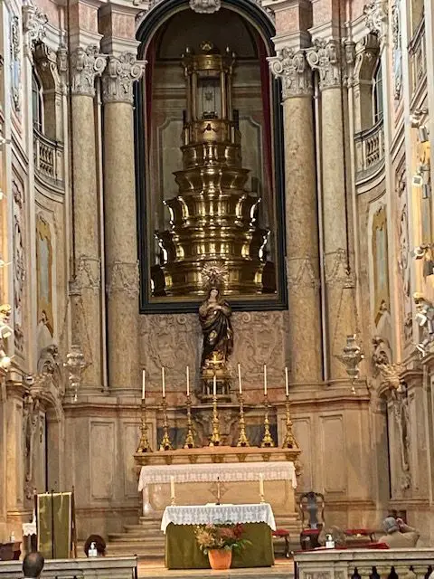 Statue of Nossa Senhora da Encarnação, Igreja de Nossa Senhora de Encarnação, Lisbon
