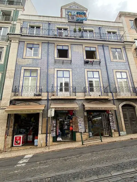 Tiled facade at Largo do Calhariz, Lisbon