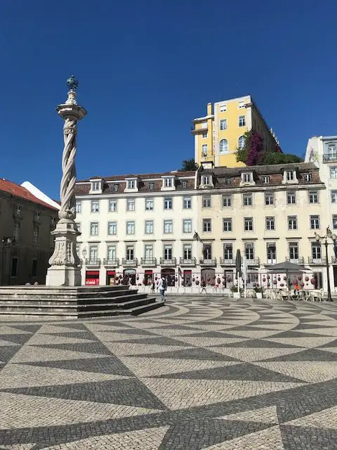 Lisbon's Praça do Município (Municipal Square) featuring the Pelourinho de Lisboa pillory