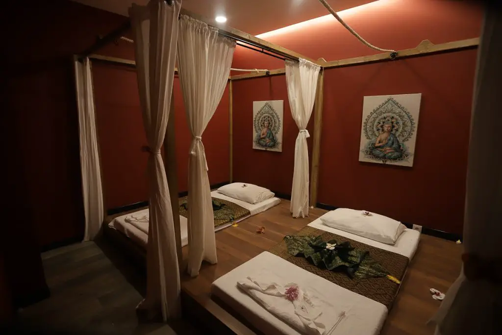 Couples and Thai massage are offered at Amazing Spa & Massage in Cascais, Portugal